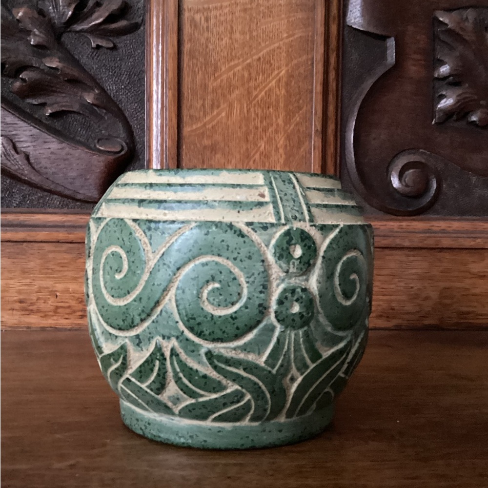 Claire Burke Pot/ Vase